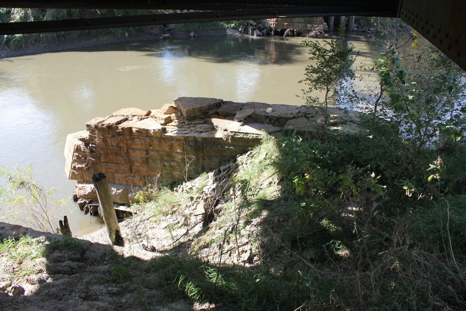 Remains of old east pier